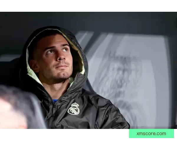 重逢爱徒德米在大战皇马前主动拥抱昔日河床弟子马斯坦托诺